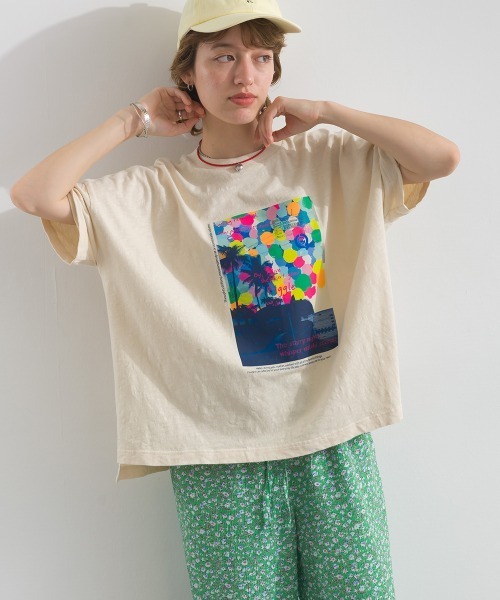 Figgle（フィグル）の「カラフル リゾート フォト TEE（Tシャツ/カットソー・レディース・ベージュ/オフホワイト・FREE）」の3枚目の写真