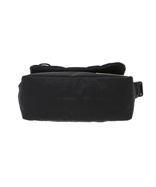 Manhattan Portage(マンハッタンポーテージ)の「ICAMP ASTOR SHOULDER BAG CORDURA GRINZA IRONWOOD(ショルダーバッグ・メンズ・ブラック・SMALL)」の9枚目の写真