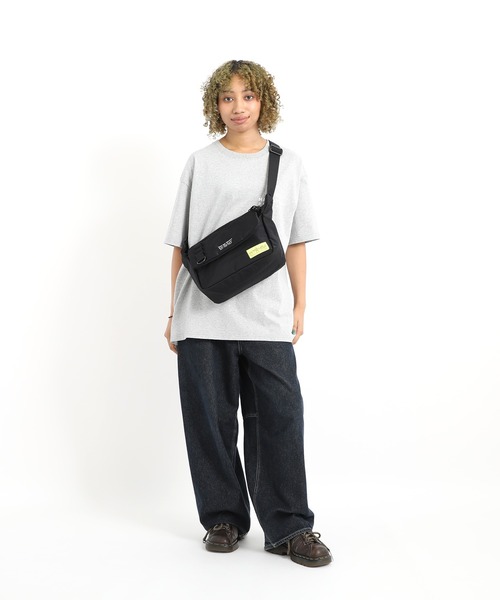 Manhattan Portage(マンハッタンポーテージ)の「ICAMP ASTOR SHOULDER BAG CORDURA GRINZA IRONWOOD(ショルダーバッグ・メンズ・ブラック・SMALL)」の2枚目の写真