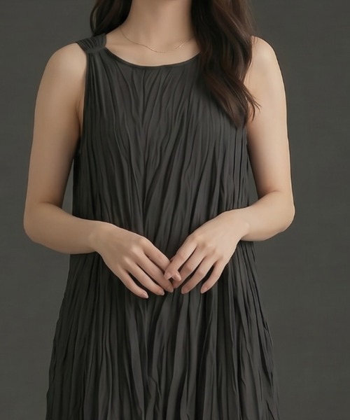 umune（ウムネ）の「マキシワンピース ロング丈 ノースリーブ Aライン ワッシャー加工 シワ加工 クルーネック 体型カバー 涼しい 清涼感 夏（ワンピース・レディース・グリーン/ブラック/ブルー・FREE）」の5枚目の写真