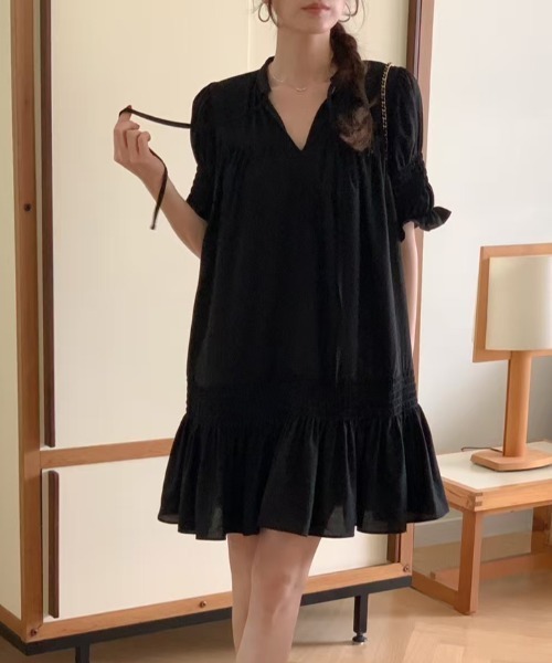 FAVORITO(ファヴォリート)の「Vネックリラックスワンピース(ワンピース・レディース・ライトベージュ/ブラック・F)」の11枚目の写真