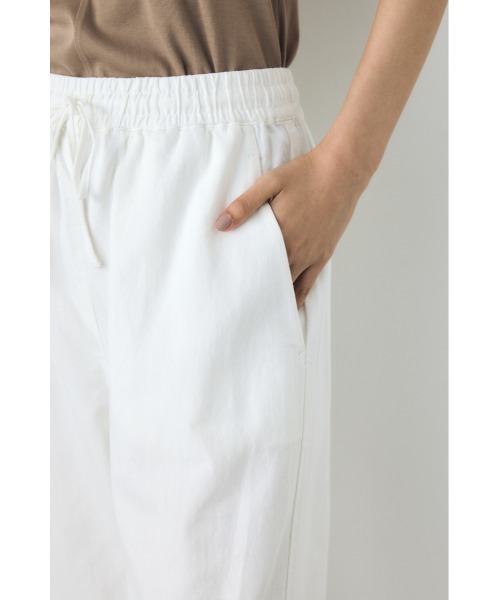 AZUL by moussy(アズールバイマウジー)の「【セットアップ対応】【身長/骨格別着用画像あり】ライトオンスデニムイージーパンツ(デニムパンツ・レディース・オフホワイト/ワンウォッシュ/ブルー・MEDIUM/SMALL)」の10枚目の写真