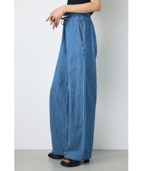 AZUL by moussy(アズールバイマウジー)の「【セットアップ対応】【身長/骨格別着用画像あり】ライトオンスデニムイージーパンツ(デニムパンツ・レディース・オフホワイト/ワンウォッシュ/ブルー・MEDIUM/SMALL)」の14枚目の写真