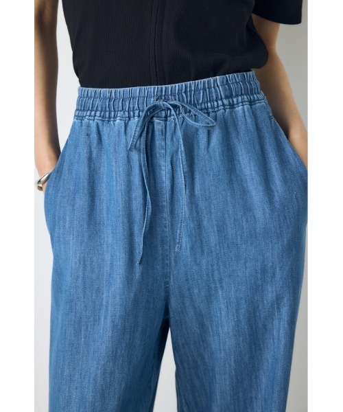 AZUL by moussy(アズールバイマウジー)の「【セットアップ対応】【身長/骨格別着用画像あり】ライトオンスデニムイージーパンツ(デニムパンツ・レディース・オフホワイト/ワンウォッシュ/ブルー・MEDIUM/SMALL)」の16枚目の写真