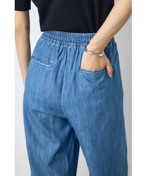 AZUL by moussy(アズールバイマウジー)の「【セットアップ対応】【身長/骨格別着用画像あり】ライトオンスデニムイージーパンツ(デニムパンツ・レディース・オフホワイト/ワンウォッシュ/ブルー・MEDIUM/SMALL)」の17枚目の写真