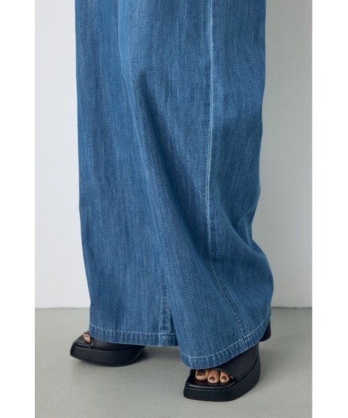 AZUL by moussy(アズールバイマウジー)の「【セットアップ対応】【身長/骨格別着用画像あり】ライトオンスデニムイージーパンツ(デニムパンツ・レディース・オフホワイト/ワンウォッシュ/ブルー・MEDIUM/SMALL)」の18枚目の写真