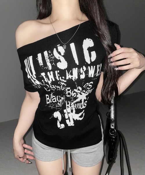 me+em select(ミームセレクト)の「【 2color 】グランジロゴプリント半袖スリムニットトップス / grunge logo print shortsleeve slim knit tops(ニット/セーター・レディース・ホワイト/ブラック・FREE)」の1枚目の写真