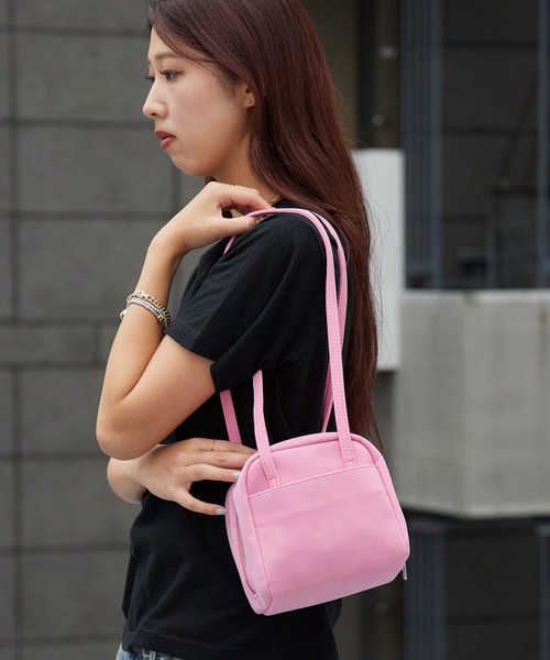 Chick(チック)の「Round Faux Leather Mini Handbag / ラウンド型 フェイクレザーミニ ハンドバッグ レディース コンパクト ガーリー フェミニン 秋 秋服 2026年秋冬(ショルダーバッグ・レディース・パープル/ピンク/イエロー/ブルー/グリーン・FREE)」の5枚目の写真
