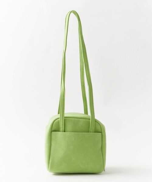Chick(チック)の「Round Faux Leather Mini Handbag / ラウンド型 フェイクレザーミニ ハンドバッグ レディース コンパクト ガーリー フェミニン 秋 秋服 2026年秋冬(ショルダーバッグ・レディース・パープル/ピンク/イエロー/ブルー/グリーン・FREE)」の15枚目の写真