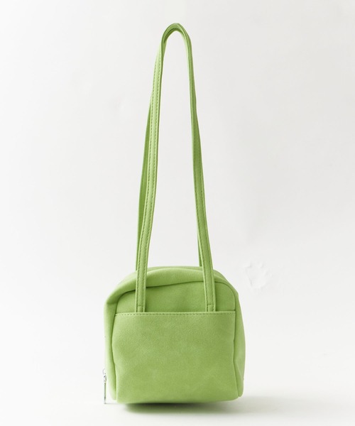 Chick(チック)の「Round Faux Leather Mini Handbag / ラウンド型 フェイクレザーミニ ハンドバッグ レディース コンパクト ガーリー フェミニン 秋 秋服 2026年秋冬(ショルダーバッグ・レディース・パープル/ピンク/イエロー/ブルー/グリーン・FREE)」の6枚目の写真