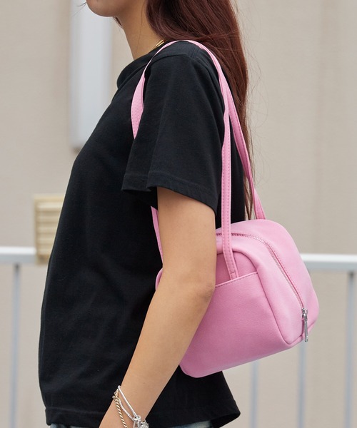 Chick(チック)の「Round Faux Leather Mini Handbag / ラウンド型 フェイクレザーミニ ハンドバッグ レディース コンパクト ガーリー フェミニン 秋 秋服 2026年秋冬(ショルダーバッグ・レディース・パープル/ピンク/イエロー/ブルー/グリーン・FREE)」の17枚目の写真