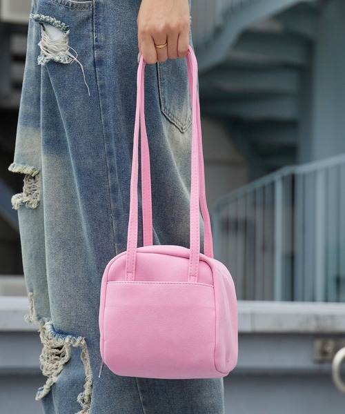 Chick(チック)の「Round Faux Leather Mini Handbag / ラウンド型 フェイクレザーミニ ハンドバッグ レディース コンパクト ガーリー フェミニン 秋 秋服 2026年秋冬(ショルダーバッグ・レディース・パープル/ピンク/イエロー/ブルー/グリーン・FREE)」の18枚目の写真