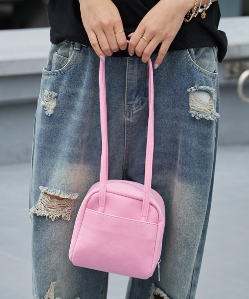 Chick(チック)の「Round Faux Leather Mini Handbag / ラウンド型 フェイクレザーミニ ハンドバッグ レディース コンパクト ガーリー フェミニン 秋 秋服 2026年秋冬(ショルダーバッグ・レディース・パープル/ピンク/イエロー/ブルー/グリーン・FREE)」の19枚目の写真