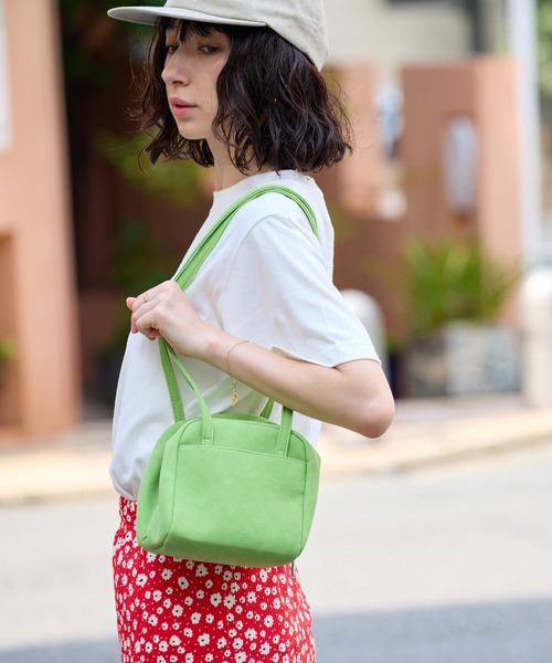 Chick(チック)の「Round Faux Leather Mini Handbag / ラウンド型 フェイクレザーミニ ハンドバッグ レディース コンパクト ガーリー フェミニン 秋 秋服 2026年秋冬(ショルダーバッグ・レディース・パープル/ピンク/イエロー/ブルー/グリーン・FREE)」の22枚目の写真