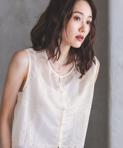 GLOBAL WORK(グローバルワーク)の「パネルレース刺繍ベスト/797539(ベスト・レディース・オフホワイト/ブラック・MEDIUM/LARGE)」の3枚目の写真