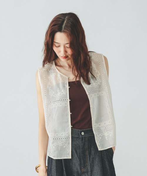 GLOBAL WORK(グローバルワーク)の「パネルレース刺繍ベスト/797539(ベスト・レディース・オフホワイト/ブラック・MEDIUM/LARGE)」の7枚目の写真