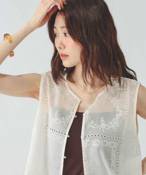 GLOBAL WORK(グローバルワーク)の「パネルレース刺繍ベスト/797539(ベスト・レディース・オフホワイト/ブラック・MEDIUM/LARGE)」の8枚目の写真