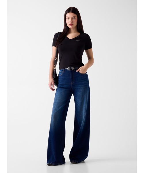 Guess(ゲス)の「MINI Logo V-Neck Tee Tシャツ Vネック(Tシャツ/カットソー・レディース・ブラック/ホワイト・SMALL/X-SMALL/LARGE/MEDIUM)」の9枚目の写真
