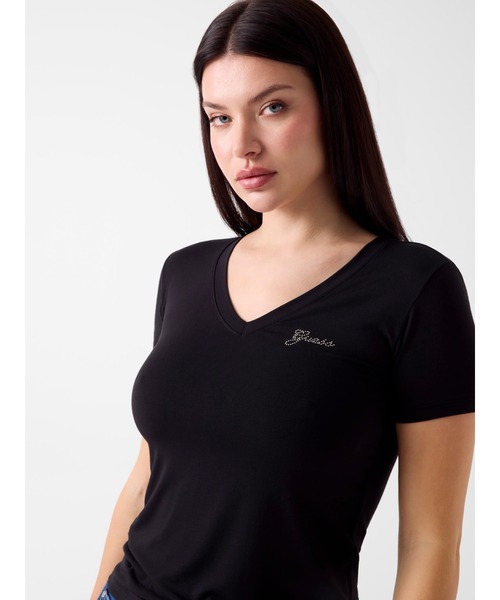 Guess(ゲス)の「MINI Logo V-Neck Tee Tシャツ Vネック(Tシャツ/カットソー・レディース・ブラック/ホワイト・SMALL/X-SMALL/LARGE/MEDIUM)」の8枚目の写真