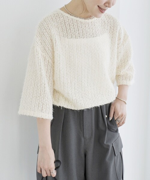 SHIPS(シップス)の「〈手洗い可能〉フェザー メッシュ 前後 2WAY 裾 ドロスト ブラウス(シャツ/ブラウス・レディース・ナチュラル/ブラック・ONE SIZE)」の6枚目の写真