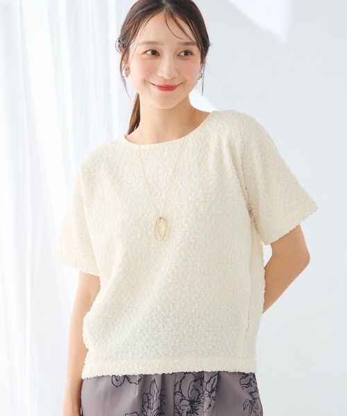 a.v.v(アーヴェヴェ)の「タックフォルムポコポコトップス(Tシャツ/カットソー・レディース・ブラック/アイボリー/クリーム・40/38/36)」の2枚目の写真