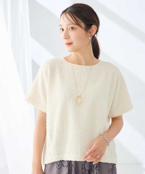 a.v.v(アーヴェヴェ)の「タックフォルムポコポコトップス(Tシャツ/カットソー・レディース・ブラック/アイボリー/クリーム・40/38/36)」の4枚目の写真