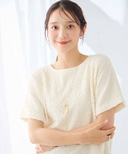 a.v.v(アーヴェヴェ)の「タックフォルムポコポコトップス(Tシャツ/カットソー・レディース・ブラック/アイボリー/クリーム・40/38/36)」の5枚目の写真