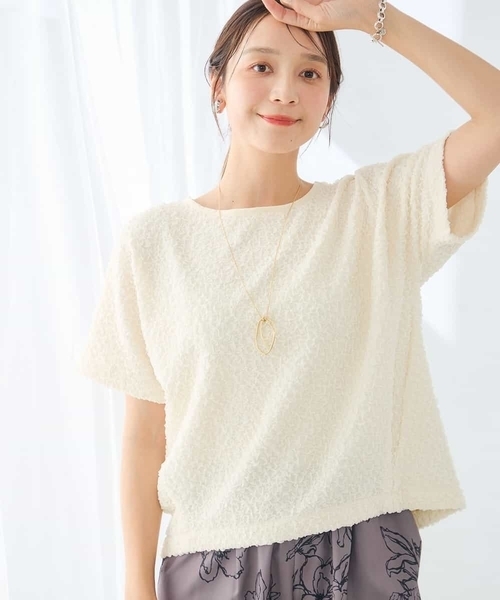 a.v.v(アーヴェヴェ)の「タックフォルムポコポコトップス(Tシャツ/カットソー・レディース・ブラック/アイボリー/クリーム・40/38/36)」の6枚目の写真