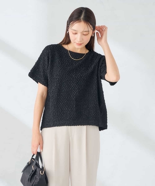 a.v.v(アーヴェヴェ)の「タックフォルムポコポコトップス(Tシャツ/カットソー・レディース・ブラック/アイボリー/クリーム・40/38/36)」の7枚目の写真