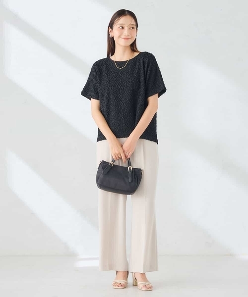 a.v.v(アーヴェヴェ)の「タックフォルムポコポコトップス(Tシャツ/カットソー・レディース・ブラック/アイボリー/クリーム・40/38/36)」の12枚目の写真