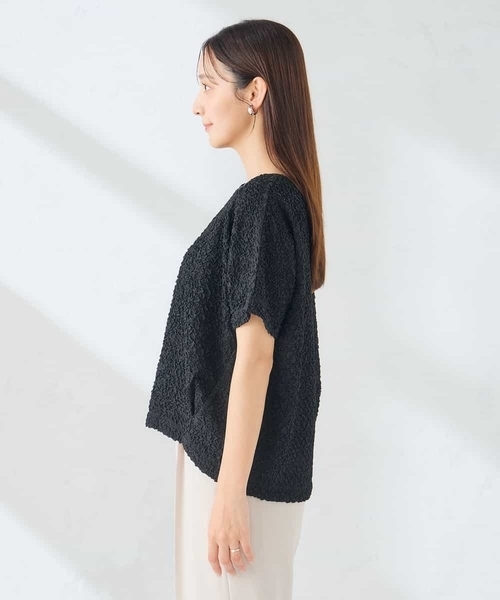 a.v.v(アーヴェヴェ)の「タックフォルムポコポコトップス(Tシャツ/カットソー・レディース・ブラック/アイボリー/クリーム・40/38/36)」の14枚目の写真