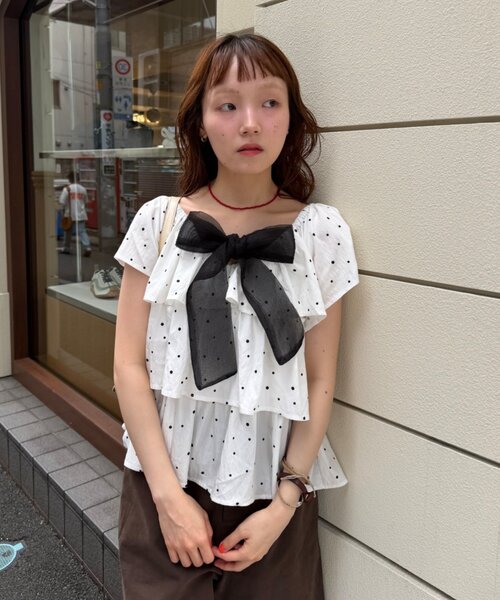 w closet（ダブルクローゼット）の「2WAYリボンブラウス（シャツ/ブラウス・レディース・オフホワイト/サックスブルー/ホワイト系その他/ブラック系その他・FREE）」の3枚目の写真