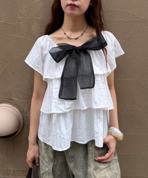w closet（ダブルクローゼット）の「2WAYリボンブラウス（シャツ/ブラウス・レディース・オフホワイト/サックスブルー/ホワイト系その他/ブラック系その他・FREE）」の5枚目の写真