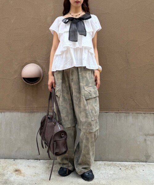 w closet（ダブルクローゼット）の「2WAYリボンブラウス（シャツ/ブラウス・レディース・オフホワイト/サックスブルー/ホワイト系その他/ブラック系その他・FREE）」の6枚目の写真