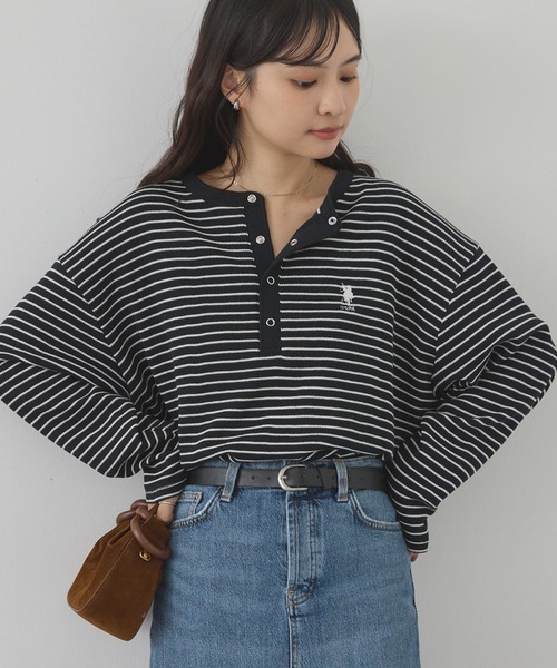 U.S. POLO ASSN.(ユーエスポロアッスン)の「U.S. POLO ASSN./ユーエスポロアッスン 別注 ロゴ刺繍 ワッフルヘンリーネックロンT(Tシャツ/カットソー・レディース・ブラック×ホワイト/杢グレー/ネイビー/ブラック/レッド/オフホワイト・L/M)」の3枚目の写真