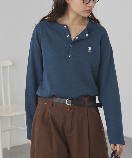 U.S. POLO ASSN.(ユーエスポロアッスン)の「U.S. POLO ASSN./ユーエスポロアッスン 別注 ロゴ刺繍 ワッフルヘンリーネックロンT(Tシャツ/カットソー・レディース・ブラック×ホワイト/杢グレー/ネイビー/ブラック/レッド/オフホワイト・L/M)」の5枚目の写真