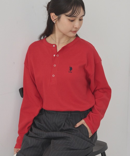 U.S. POLO ASSN.(ユーエスポロアッスン)の「U.S. POLO ASSN./ユーエスポロアッスン 別注 ロゴ刺繍 ワッフルヘンリーネックロンT(Tシャツ/カットソー・レディース・ブラック×ホワイト/杢グレー/ネイビー/ブラック/レッド/オフホワイト・L/M)」の6枚目の写真