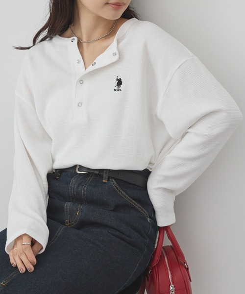 U.S. POLO ASSN.(ユーエスポロアッスン)の「U.S. POLO ASSN./ユーエスポロアッスン 別注 ロゴ刺繍 ワッフルヘンリーネックロンT(Tシャツ/カットソー・レディース・ブラック×ホワイト/杢グレー/ネイビー/ブラック/レッド/オフホワイト・L/M)」の7枚目の写真