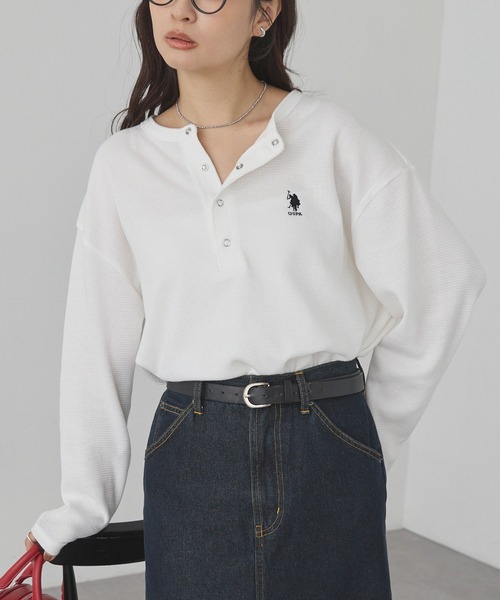U.S. POLO ASSN.(ユーエスポロアッスン)の「U.S. POLO ASSN./ユーエスポロアッスン 別注 ロゴ刺繍 ワッフルヘンリーネックロンT(Tシャツ/カットソー・レディース・ブラック×ホワイト/杢グレー/ネイビー/ブラック/レッド/オフホワイト・L/M)」の8枚目の写真