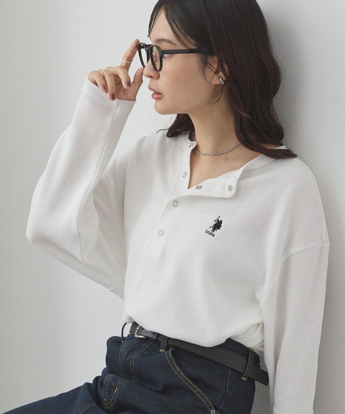 U.S. POLO ASSN.(ユーエスポロアッスン)の「U.S. POLO ASSN./ユーエスポロアッスン 別注 ロゴ刺繍 ワッフルヘンリーネックロンT(Tシャツ/カットソー・レディース・ブラック×ホワイト/杢グレー/ネイビー/ブラック/レッド/オフホワイト・L/M)」の9枚目の写真