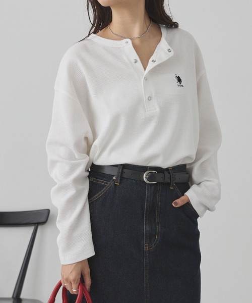 U.S. POLO ASSN.(ユーエスポロアッスン)の「U.S. POLO ASSN./ユーエスポロアッスン 別注 ロゴ刺繍 ワッフルヘンリーネックロンT(Tシャツ/カットソー・レディース・ブラック×ホワイト/杢グレー/ネイビー/ブラック/レッド/オフホワイト・L/M)」の10枚目の写真