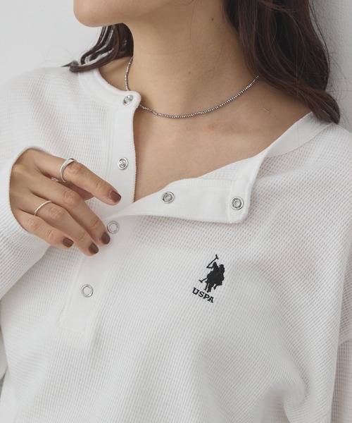 U.S. POLO ASSN.(ユーエスポロアッスン)の「U.S. POLO ASSN./ユーエスポロアッスン 別注 ロゴ刺繍 ワッフルヘンリーネックロンT(Tシャツ/カットソー・レディース・ブラック×ホワイト/杢グレー/ネイビー/ブラック/レッド/オフホワイト・L/M)」の13枚目の写真
