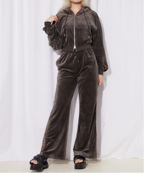 GORGE(ゴージ)の「【セットアップコーデ可能】ベロア刺しゅうジップパーカー|全3色(パーカー・レディース・ブラック/ピンク/ブラウン・F)」の14枚目の写真