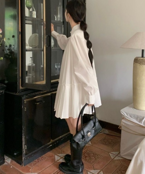 SHERU(シェル)の「裾プリーツ ノーカラーペプラムボリュームスリーブワンピース(シャツワンピース・レディース・ホワイト・M)」の6枚目の写真