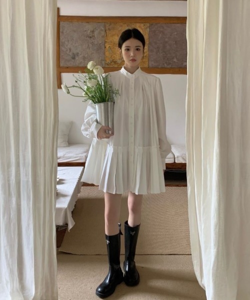 SHERU(シェル)の「裾プリーツ ノーカラーペプラムボリュームスリーブワンピース(シャツワンピース・レディース・ホワイト・M)」の12枚目の写真