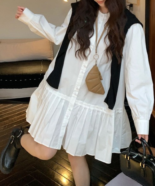 SHERU(シェル)の「裾プリーツ ノーカラーペプラムボリュームスリーブワンピース(シャツワンピース・レディース・ホワイト・M)」の4枚目の写真