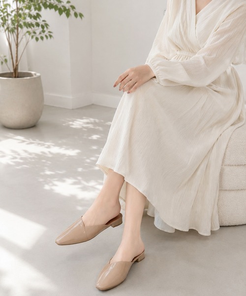 Dewlily(デューリリー)の「足元をすっきり上品に見せる ポインテッドトゥミュールサンダル(パンプス・レディース・イエロー/ブラック/ワイン/ベージュ・36/37/38/39/40)」の8枚目の写真