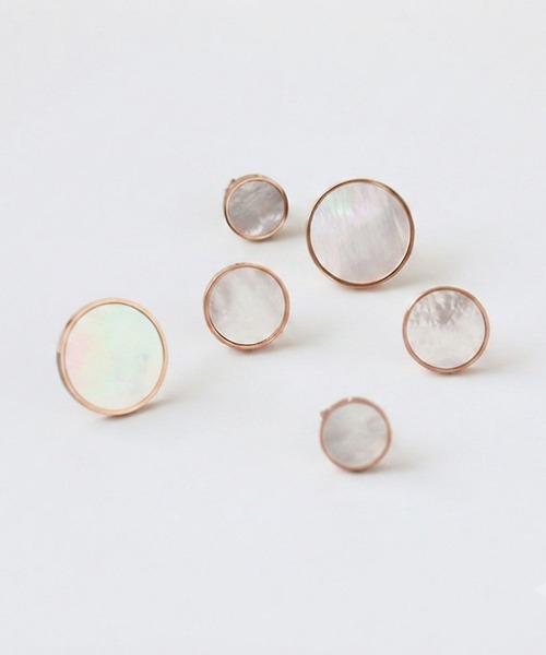 CERCA（チェルカ）の「SARINOHANA/サークルシェルピアス/サージカルステンレス（ピアス（両耳用）・レディース・ピンクゴールド・SMALL/LARGE/MEDIUM）」の8枚目の写真