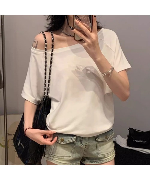Carpe Diem(カルペディエム)の「シンプル オフショルダーTシャツ(Tシャツ/カットソー・レディース・ブラック/イエロー/ライトブルー/ホワイト/ネイビー・FREE)」の6枚目の写真