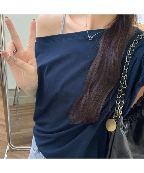 Carpe Diem(カルペディエム)の「シンプル オフショルダーTシャツ(Tシャツ/カットソー・レディース・ブラック/イエロー/ライトブルー/ホワイト/ネイビー・FREE)」の13枚目の写真